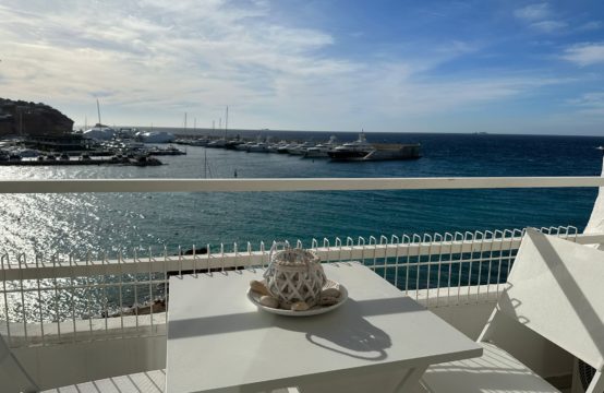 1.Meereslinie &#8211; Renovierte Wohnung in Port Adriano  | Ref.: R13648